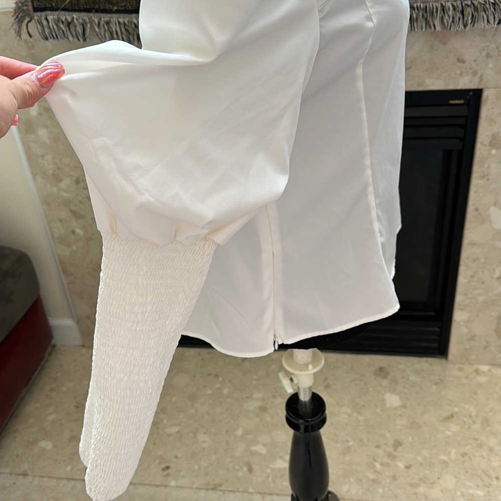 013 Nasty Gal White Top with Puff Sleeves - Picture 3 of 9